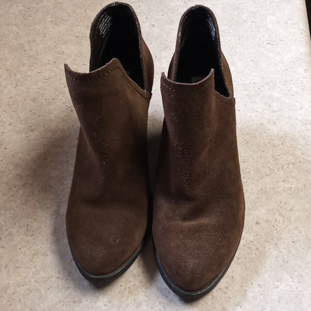 Steve Madden Women's size 7 Leather Olive Bootie